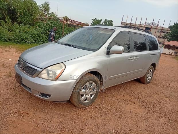 Kia Sedona 2010 Silver