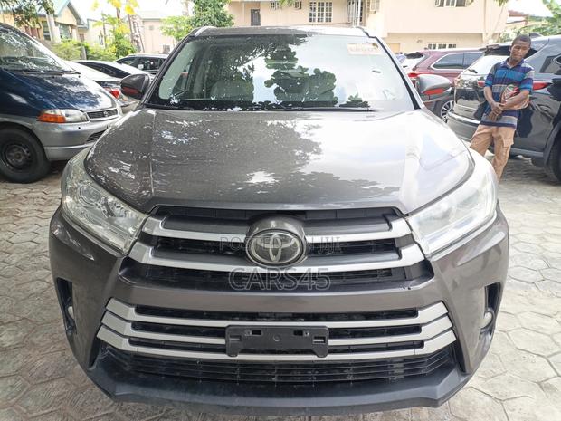 Toyota Highlander 2018 Gray