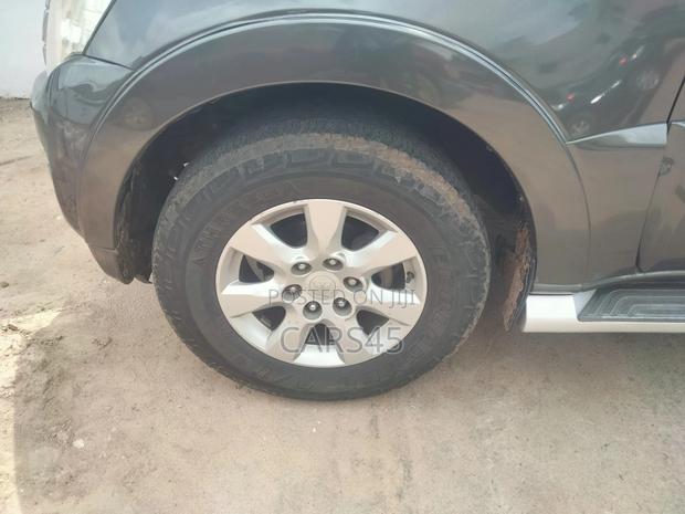 Mitsubishi Pajero 2017 Gray