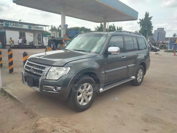 Mitsubishi Pajero 2017 Gray