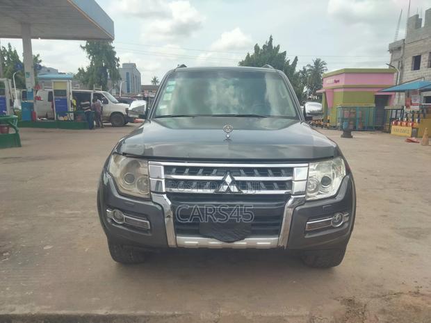 Mitsubishi Pajero 2017 Gray