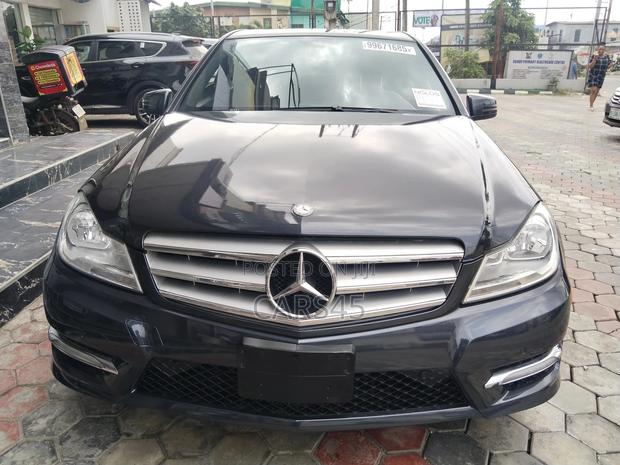 Mercedes-Benz C300 2012 Blue