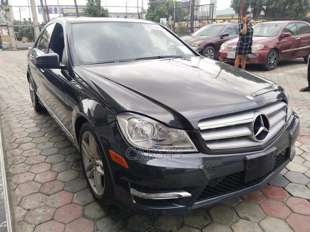Mercedes-Benz C300 2012 Blue