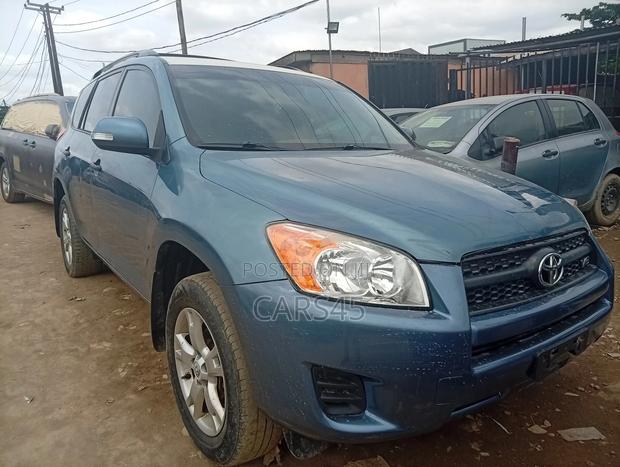 Toyota RAV4 2011 Blue