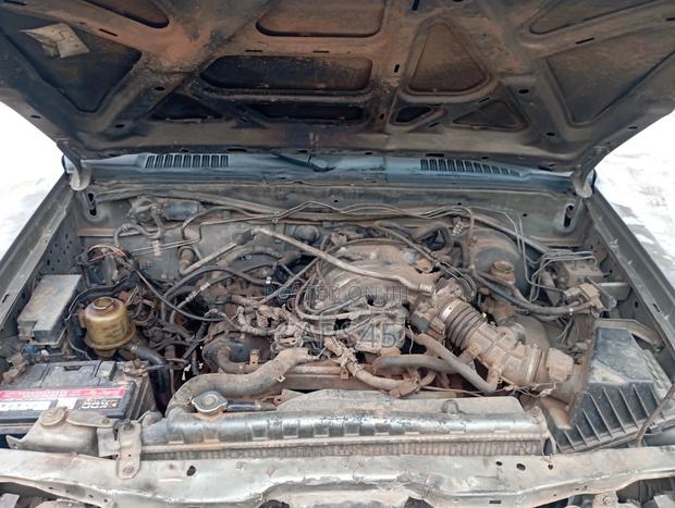Nissan Frontier 2002 Gray