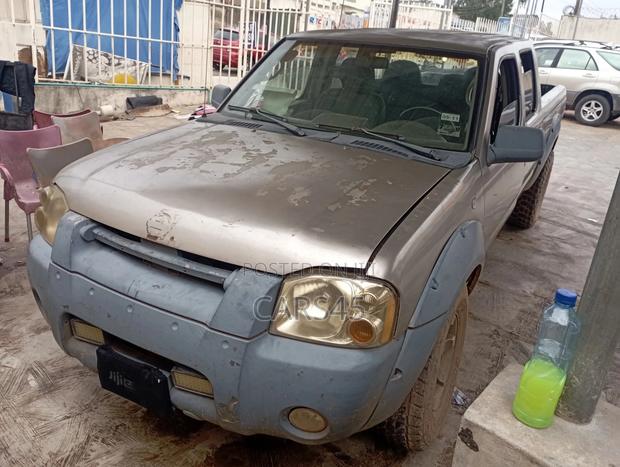 Nissan Frontier 2002 Gray