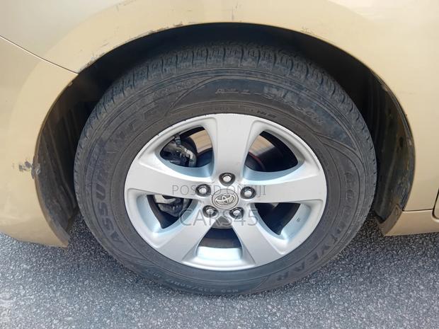 Toyota Sienna 2011 Gold