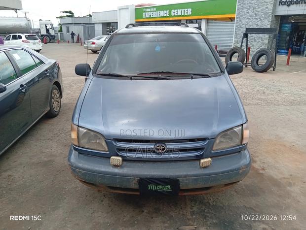 Toyota Sienna 1999 Blue