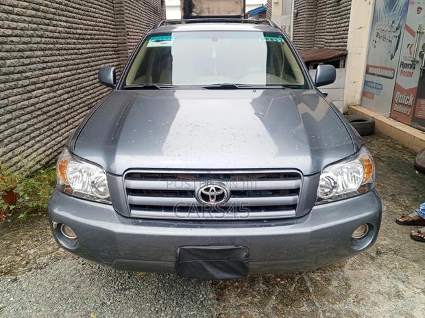 Toyota Highlander 2004 Gray