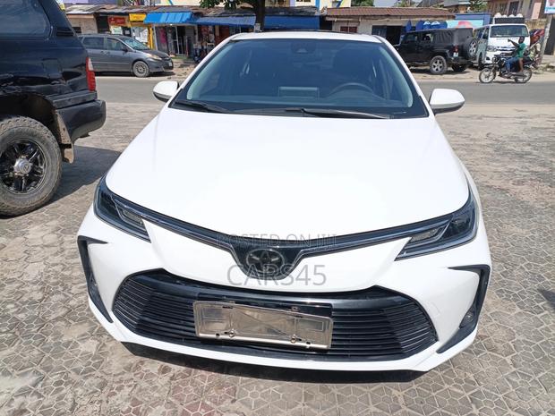 Toyota Corolla 2021 White