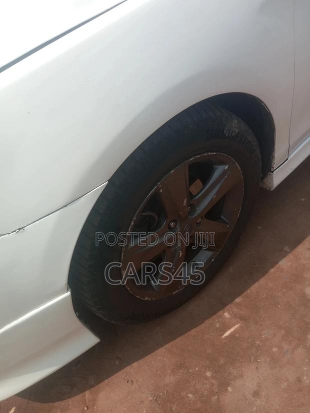 Toyota Camry Base 4dr Sedan (2.5L 4cyl 6M) 2011 White