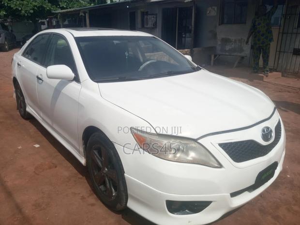 Toyota Camry Base 4dr Sedan (2.5L 4cyl 6M) 2011 White