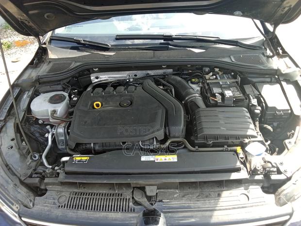 Volkswagen Golf 2023 Blue