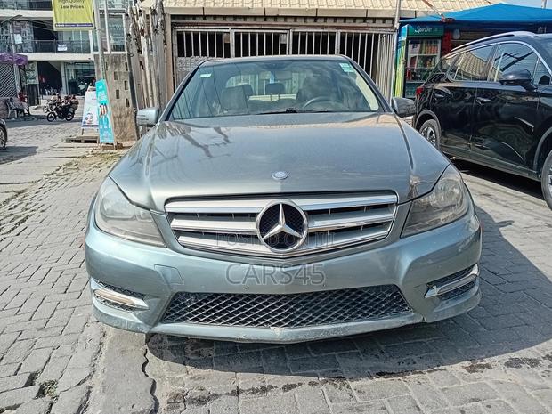 Mercedes-Benz C300 2012 Gray