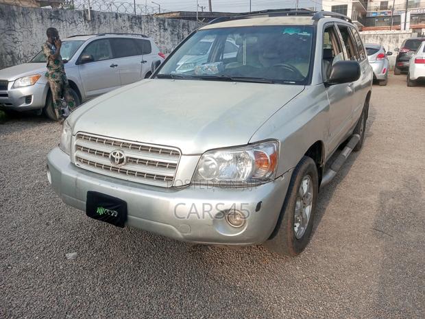 Toyota Highlander 2004 Gray