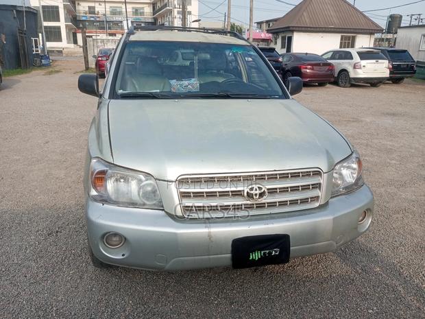Toyota Highlander 2004 Gray