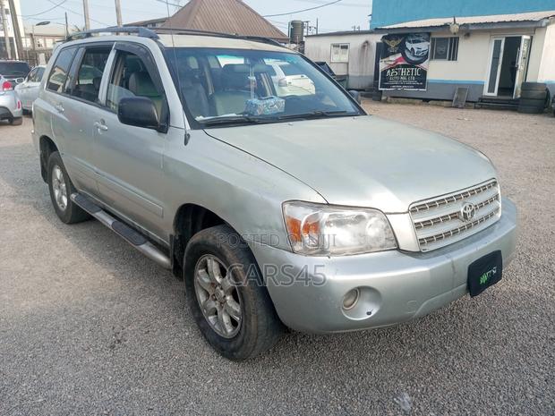 Toyota Highlander 2004 Gray