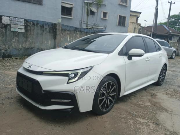 Toyota Corolla SE 2024 White