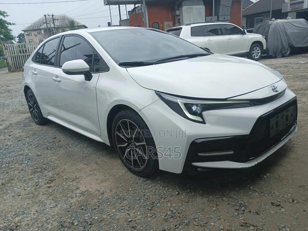 Toyota Corolla SE 2024 White