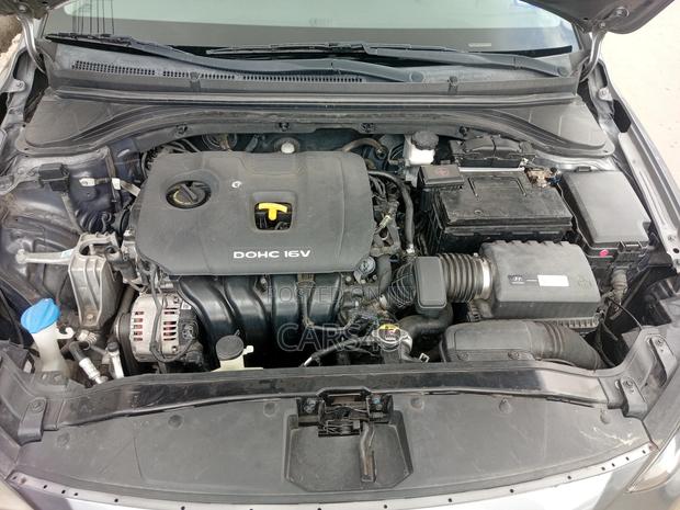 Hyundai Elantra 2018 Gray