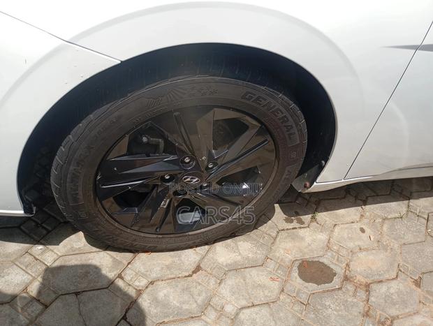 Hyundai Elantra 2023 White