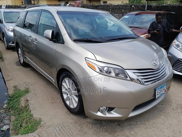 Toyota Sienna 2015 Gold