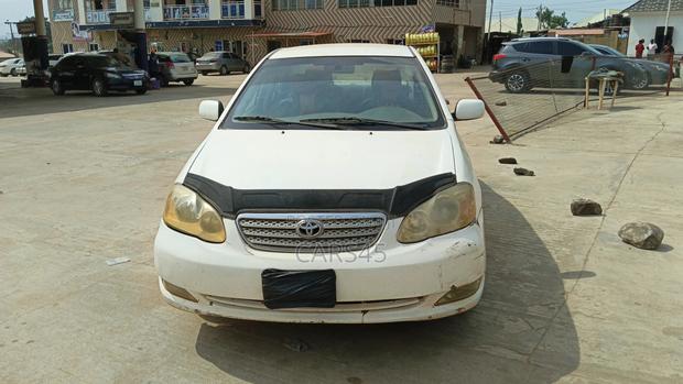 Toyota Corolla 2004 White