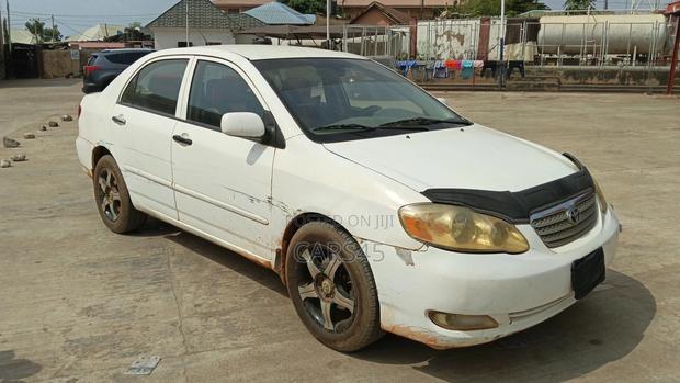 Toyota Corolla 2004 White