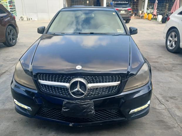 Mercedes-Benz C300 2014 Black