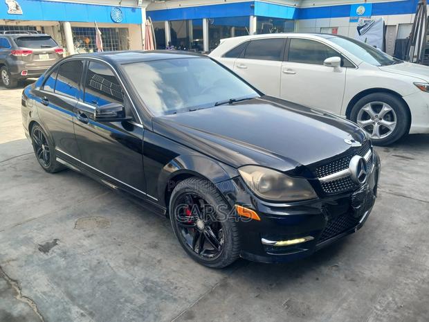 Mercedes-Benz C300 2014 Black