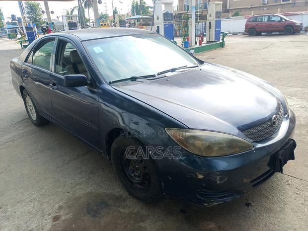 Toyota Camry 2004 Blue