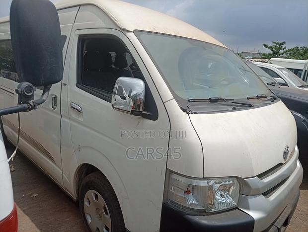 Toyota HiAce 2018 Gray