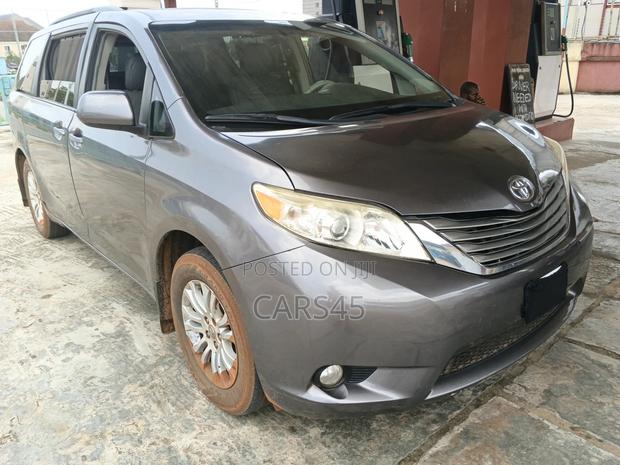 Toyota Sienna 2011 Gray