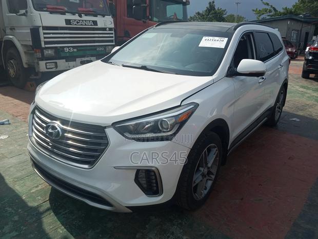 Hyundai Santa Fe 2018 White