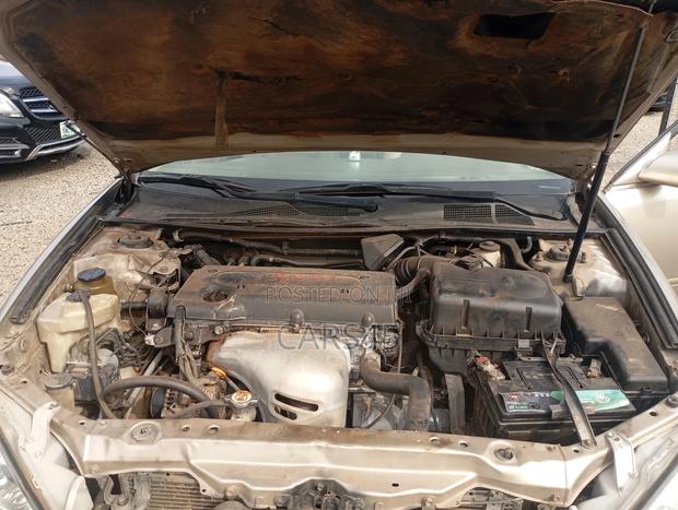Toyota Camry 2005 Gold