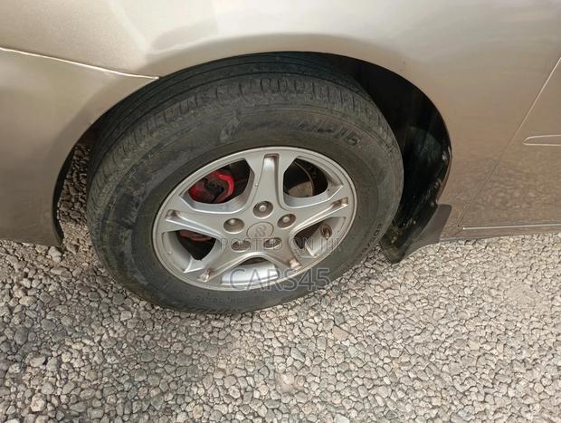 Toyota Camry 2005 Gold