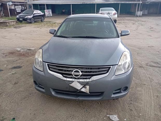 Nissan Altima 2012 Gray
