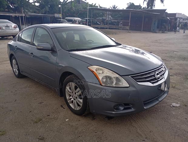 Nissan Altima 2012 Gray