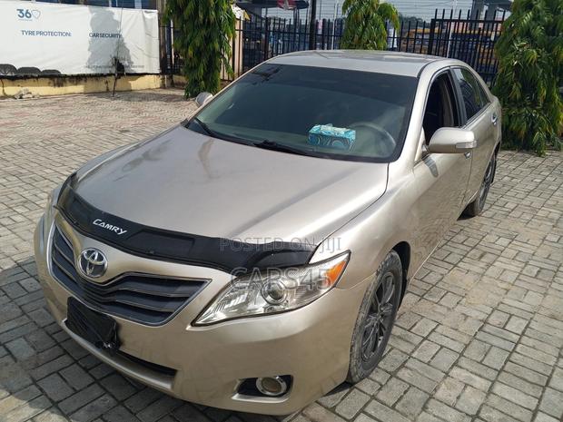 Toyota Camry 2010 Gold