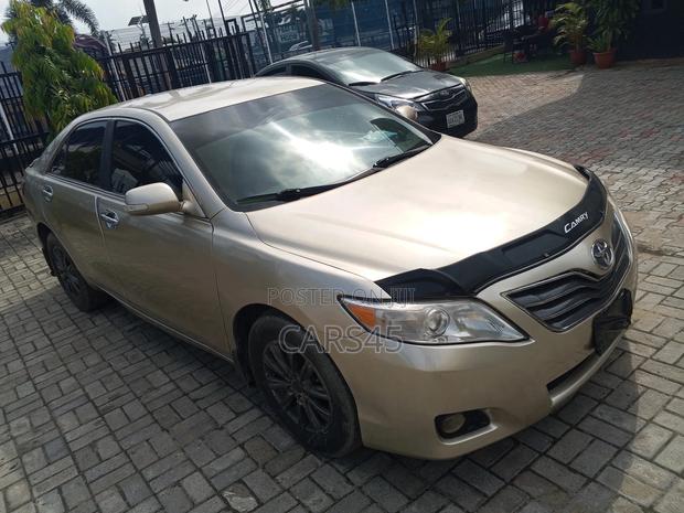 Toyota Camry 2010 Gold