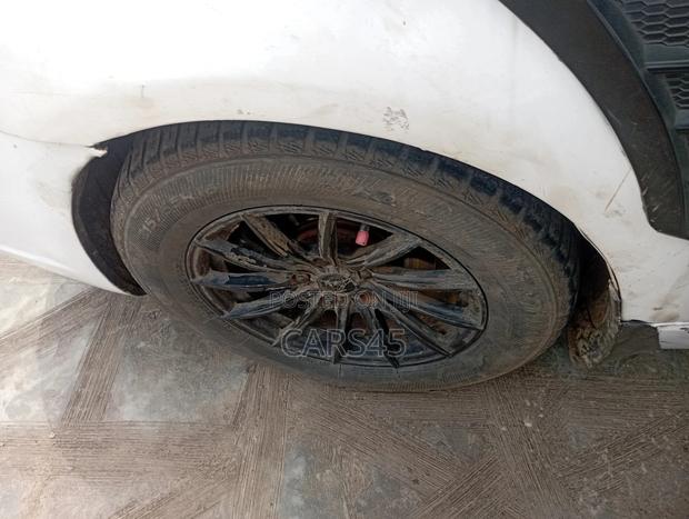 Toyota Avalon 2006 White