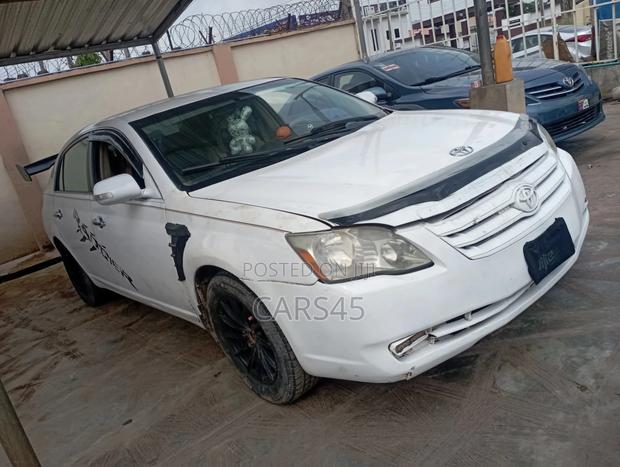 Toyota Avalon 2006 White