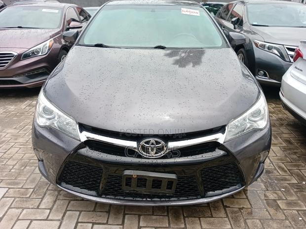 Toyota Camry SE 4dr Sedan (2.5L 4cyl 6A) 2015 Gray