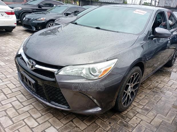 Toyota Camry SE 4dr Sedan (2.5L 4cyl 6A) 2015 Gray