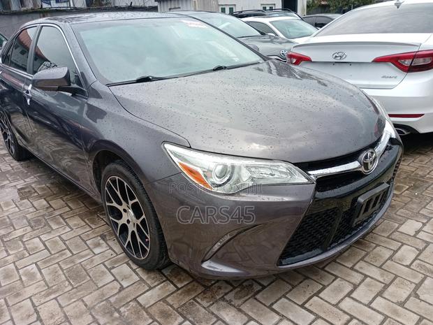 Toyota Camry SE 4dr Sedan (2.5L 4cyl 6A) 2015 Gray