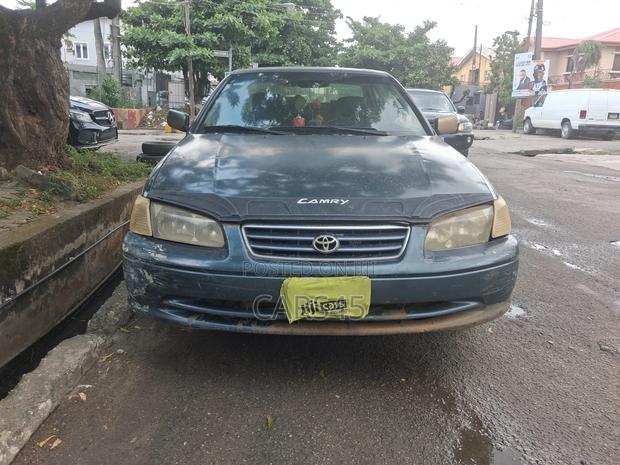 Toyota Camry 1999 Blue