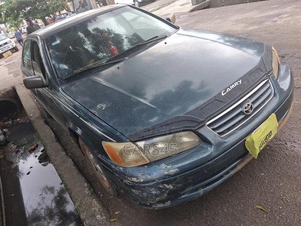 Toyota Camry 1999 Blue