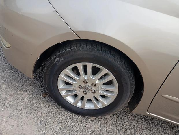Toyota Sienna 2009 Gold