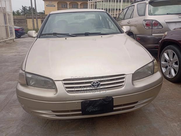 Toyota Camry 1997 Gold