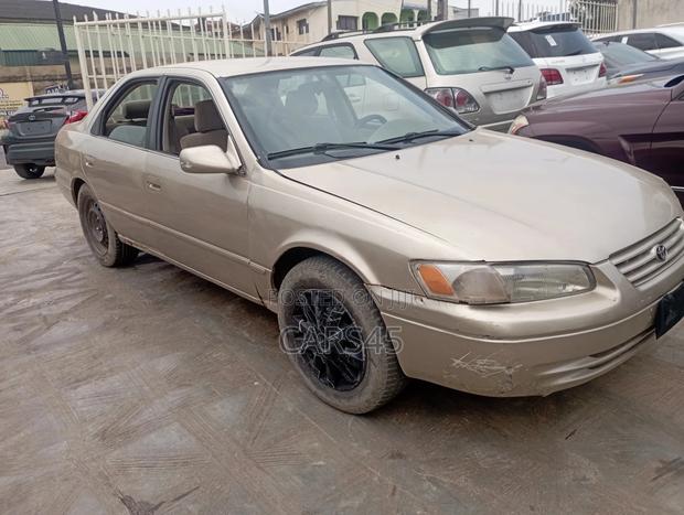 Toyota Camry 1997 Gold